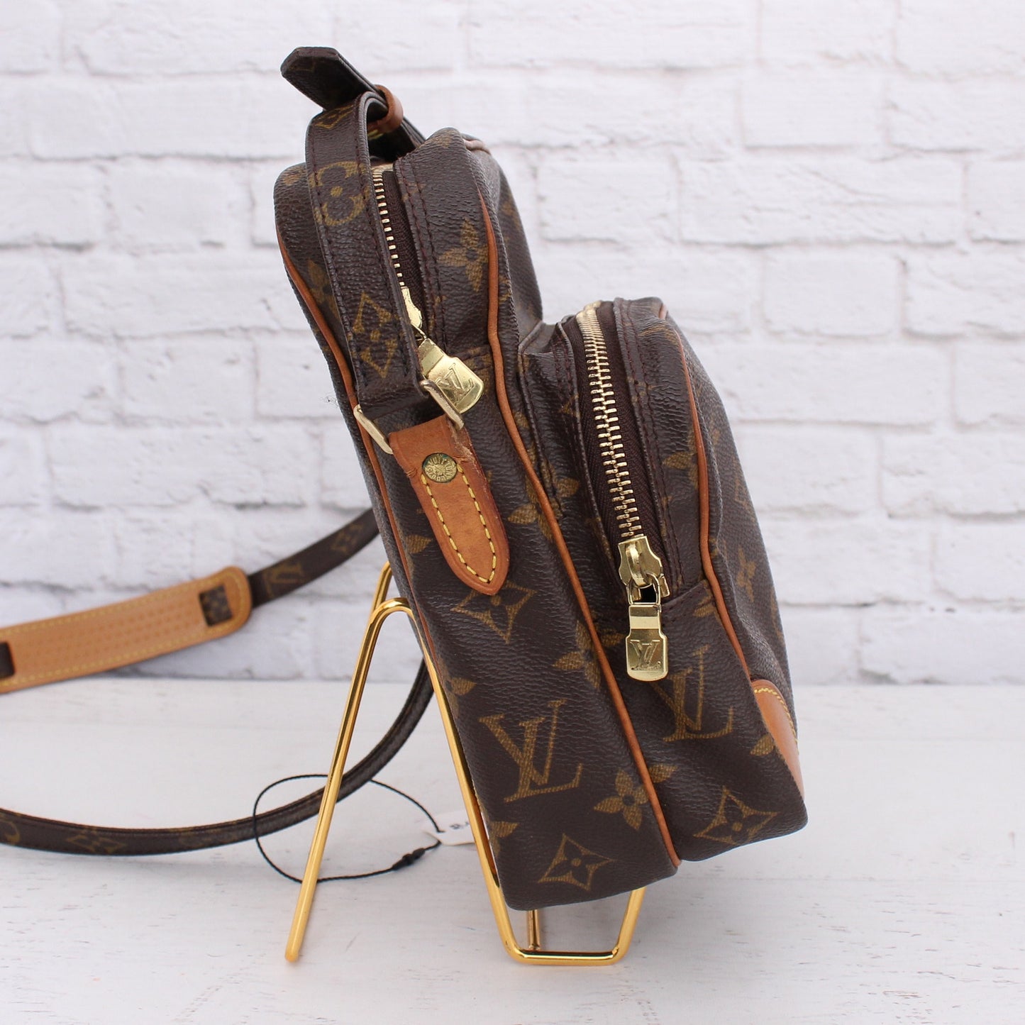 Louis Vuitton Amazon Crossbody Monogram Shoulder Bag Leather Small Purse A3943