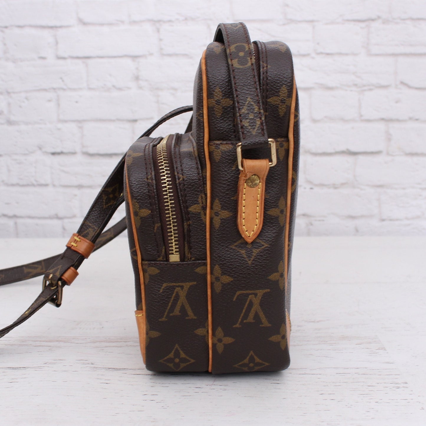 Louis Vuitton Amazon Crossbody Monogram Shoulder Bag Leather Small Purse A4067