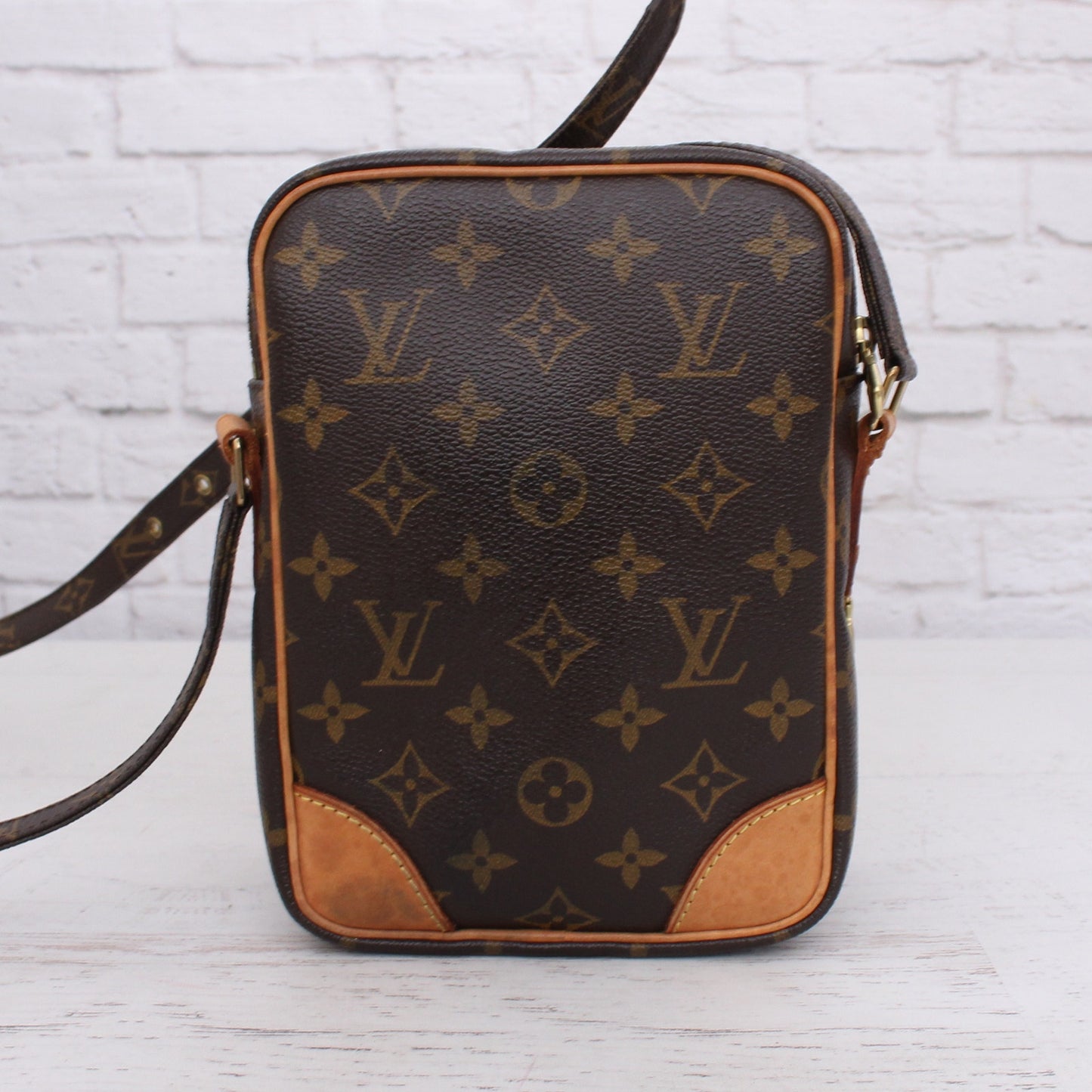 Louis Vuitton Amazon Crossbody Monogram Shoulder Bag Leather Small Purse A4067