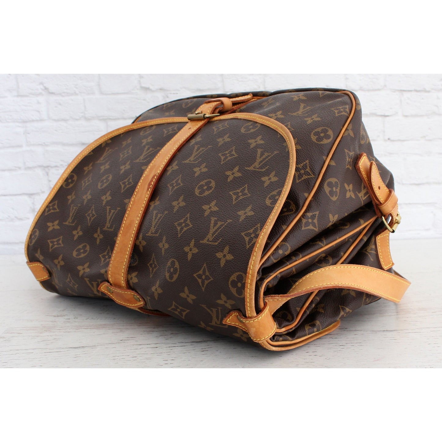 Louis Vuitton Saumur 35 Monogram Crossbody