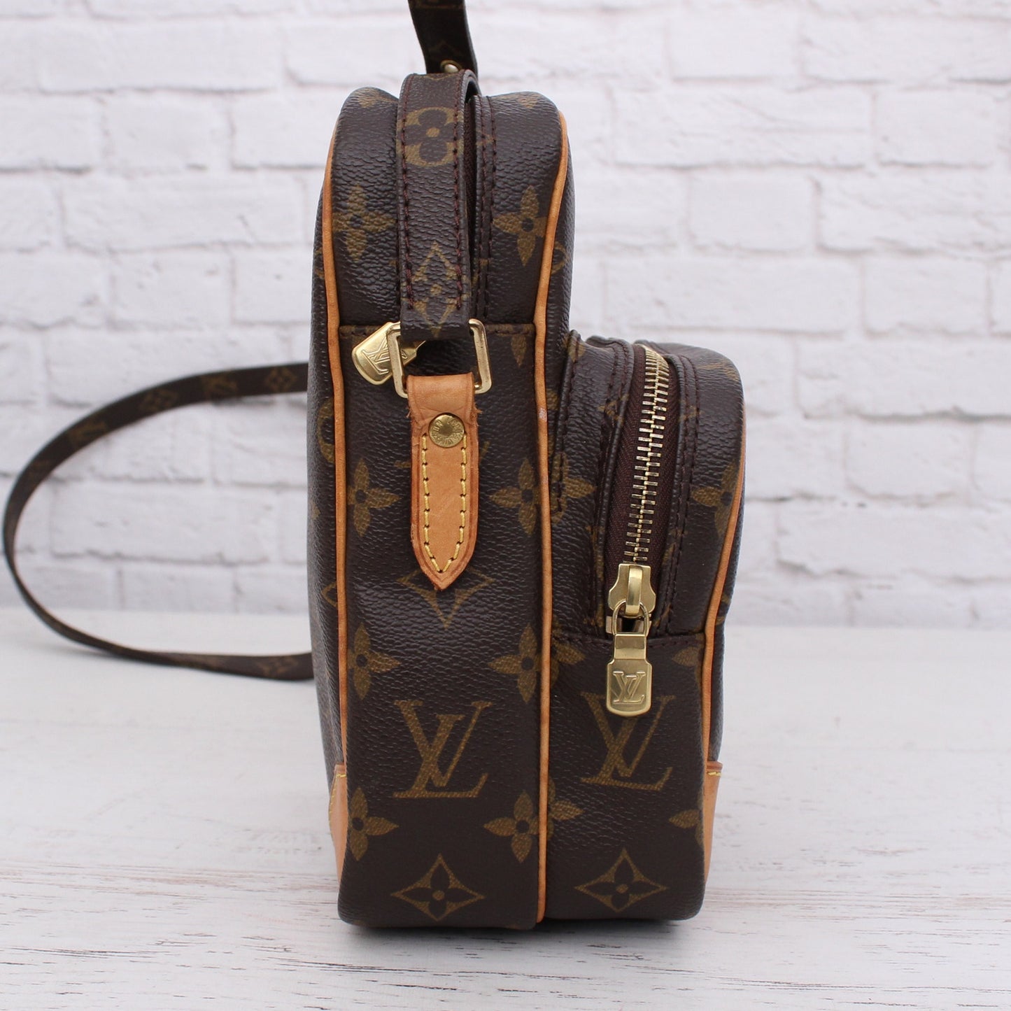 Louis Vuitton Amazon Crossbody Monogram Shoulder Bag Leather Small Purse A4067