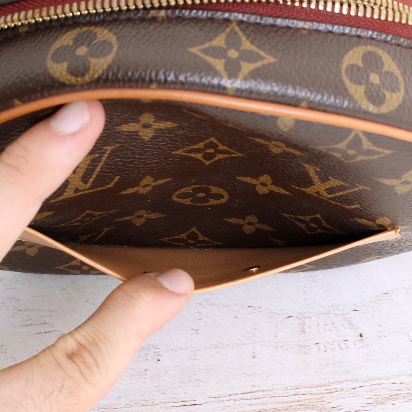 Louis Vuitton Boite Chapeau Souple MM Monogram Crossbody