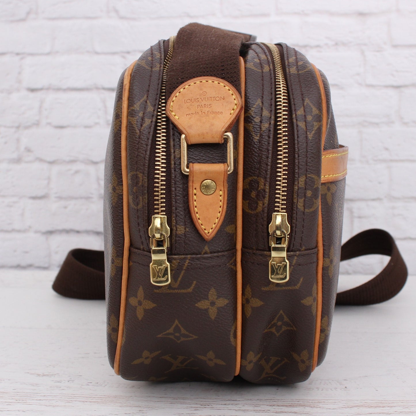 Louis Vuitton Reporter PM Monogram Crossbody & Shoulder Bag Messenger Zip A2649
