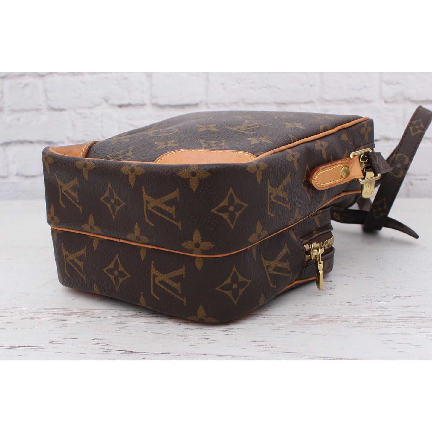 Louis Vuitton Amazon Crossbody Monogram Shoulder Bag Leather Small Purse A4067