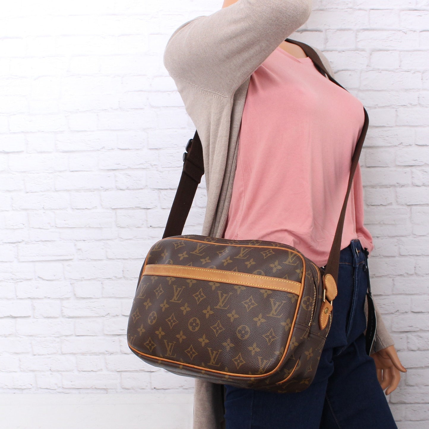 Louis Vuitton Reporter PM Monogram Crossbody & Shoulder Bag Messenger Zip A2649