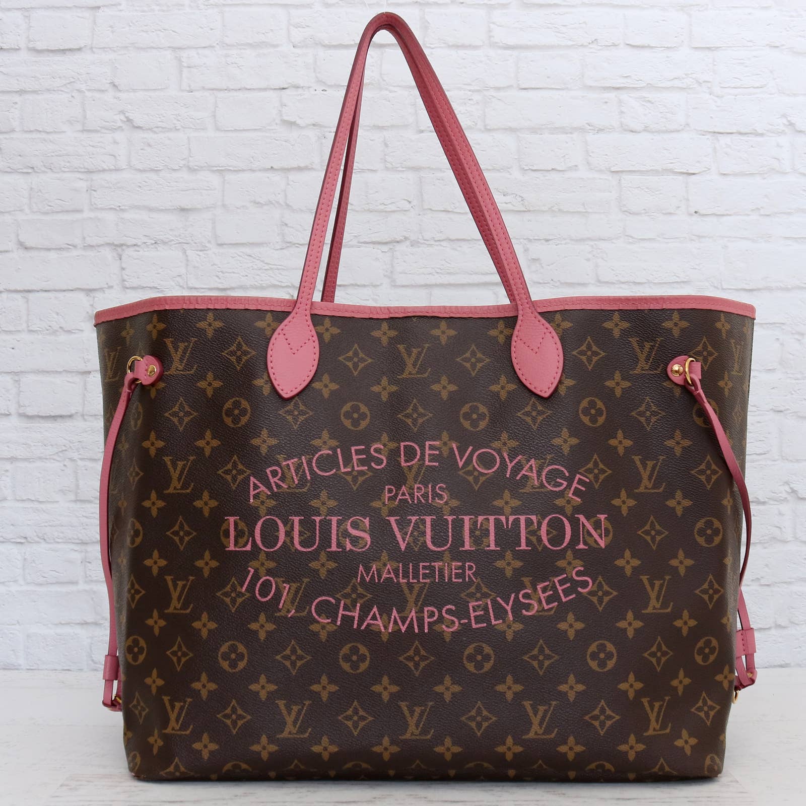 louis vuitton articles de voyage backpack Monogram Ikat Neverfull MM Rose Velours 1739603 FASHIONPHILE Signed with embossed lv initials Argile Articles De Voyage Denim