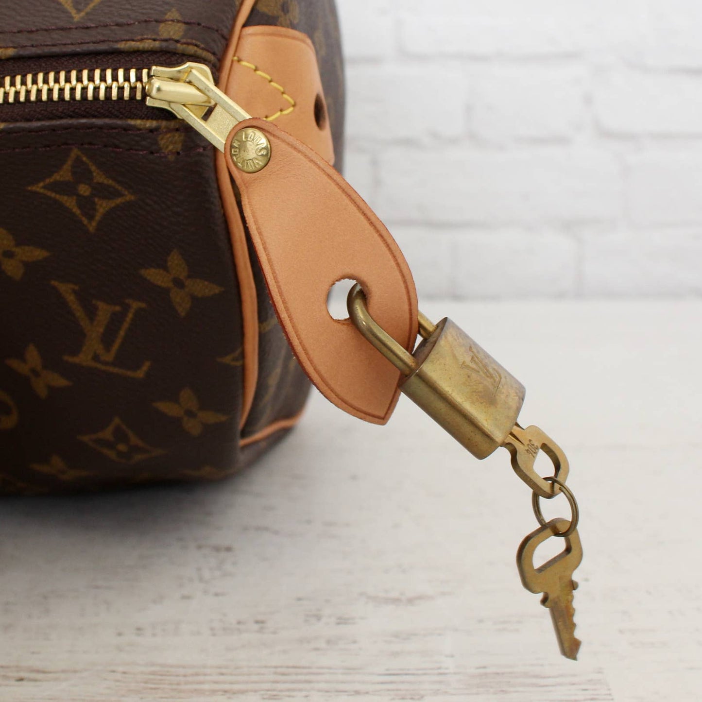 Louis Vuitton Speedy 30 Monogram Satchel Handbag Medium Purse Lock Key