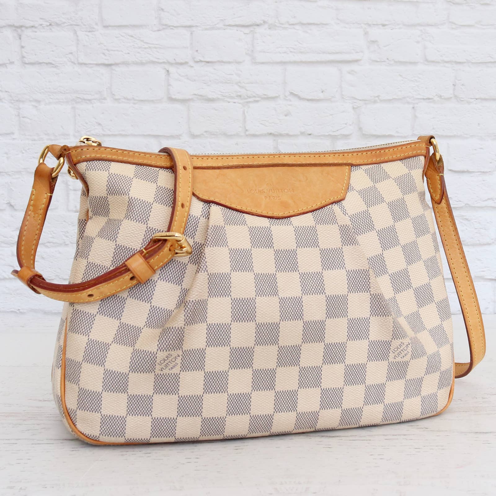 Louis Vuitton Siracusa PM Crossbody Damier Azur Leather Purse Handbag –  brandedmoda