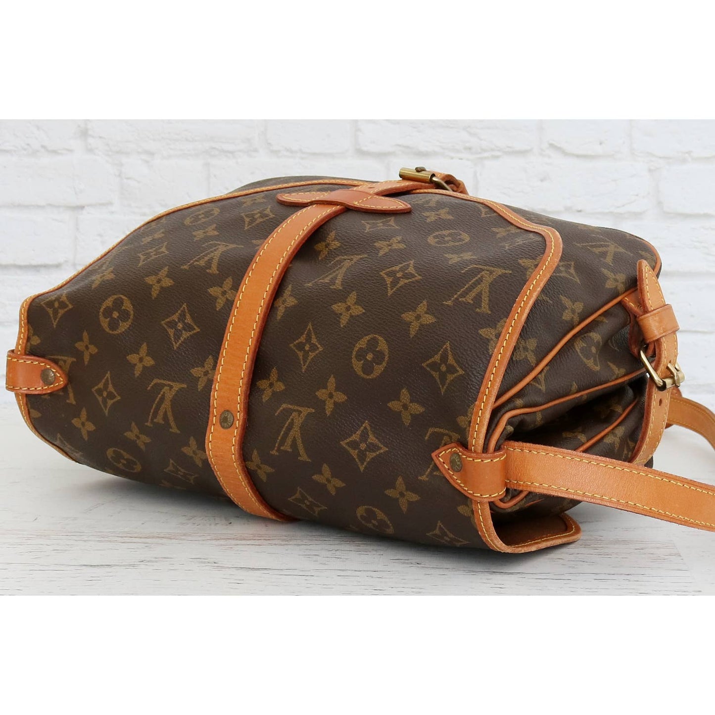 Louis Vuitton Saumur 30 Monogram Crossbody