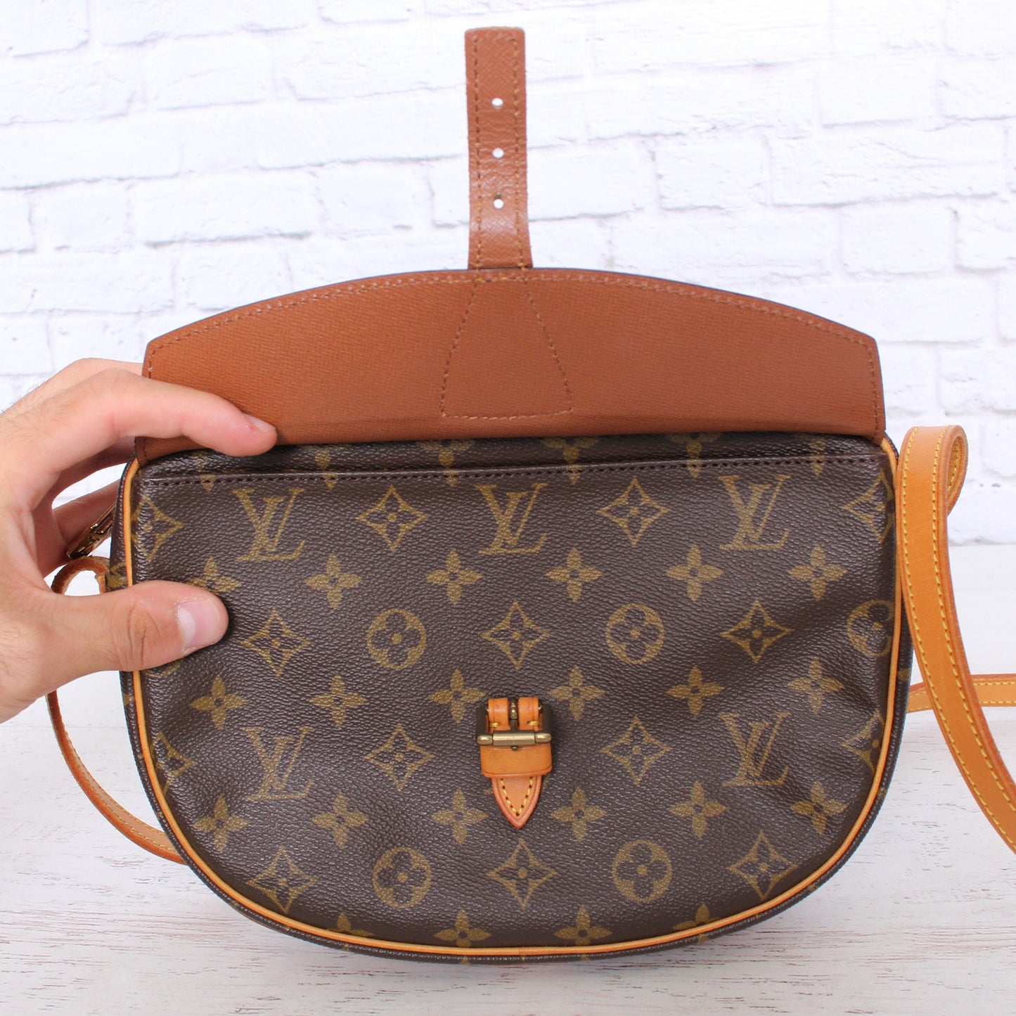 Louis Vuitton Jeune Fille MM Crossbody Purse Messenger Monogram Leather A5016