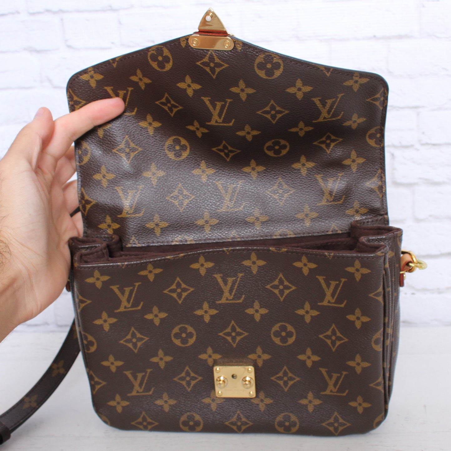 Louis Vuitton Pochette Metis Monogram Crossbody Shoulder Purse Handbag A5125