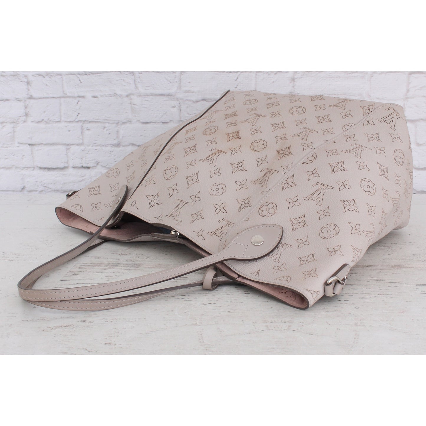 Louis Vuitton Hina MM with Pouch Gray Mahina Shoulder Bag