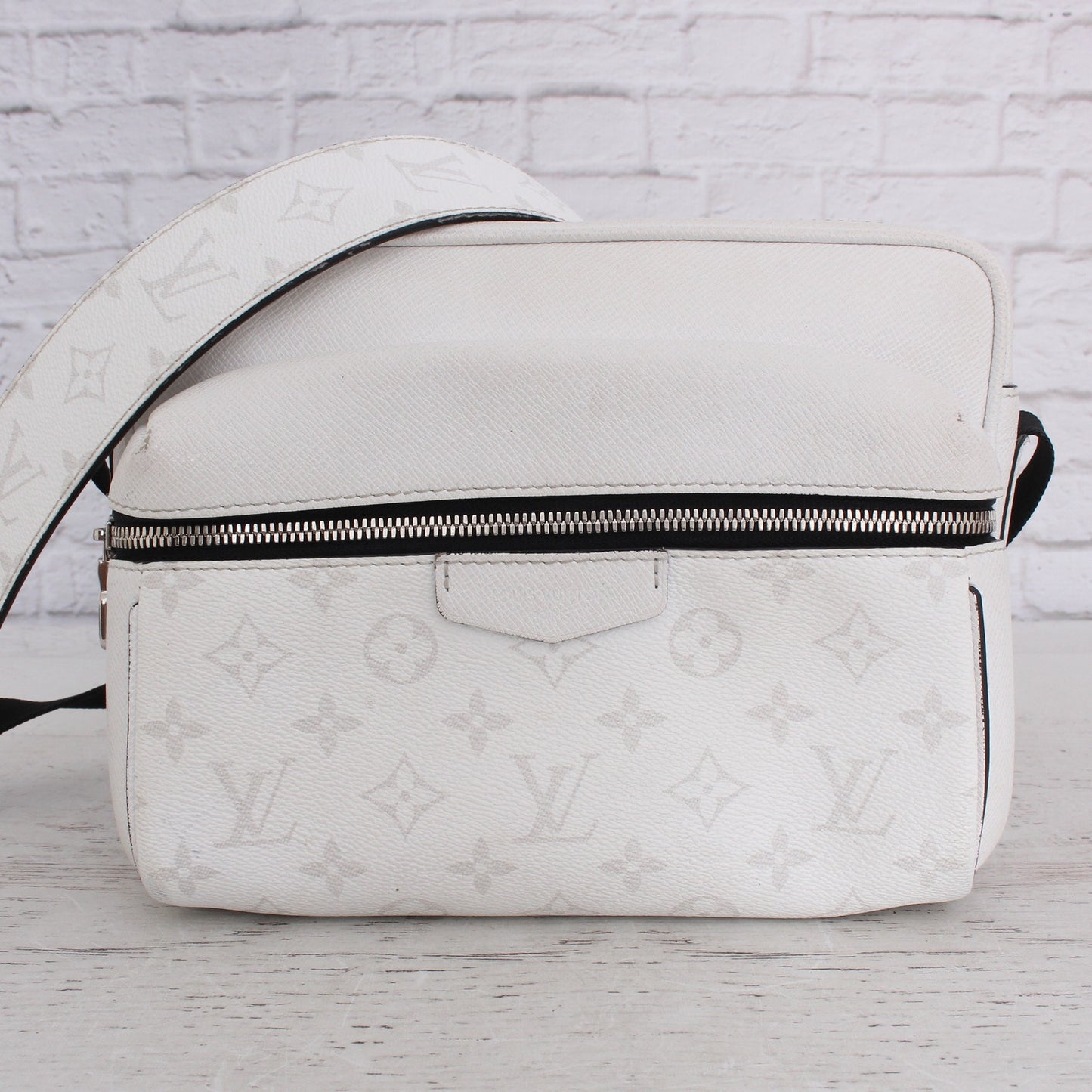 Louis Vuitton Outdoor Messenger Monogram Crossbody Purse White Shoulder