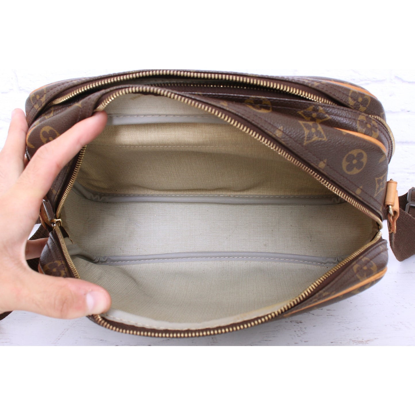 Louis Vuitton Reporter PM Monogram Crossbody & Shoulder Bag Messenger Zip A2649