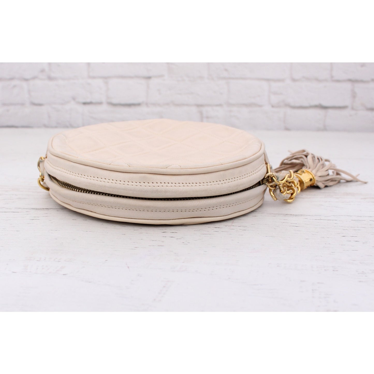 Chanel Round White Lambskin Leather Shoulder Bag Handbag Purse Gold A4934