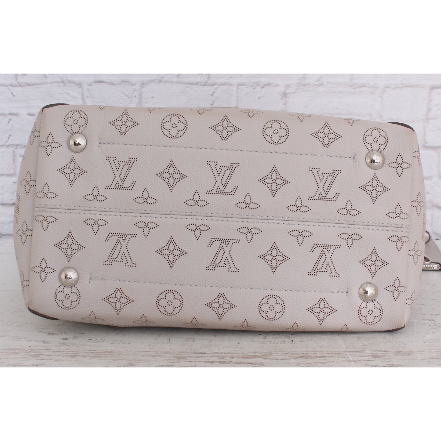 Louis Vuitton Hina MM with Pouch Gray Mahina Shoulder Bag