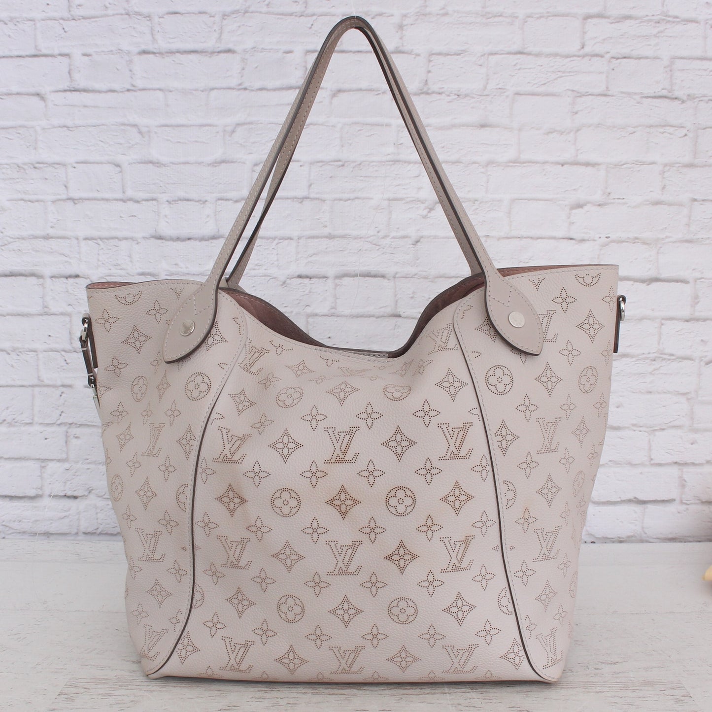 Louis Vuitton Hina MM with Pouch Gray Mahina Shoulder Bag