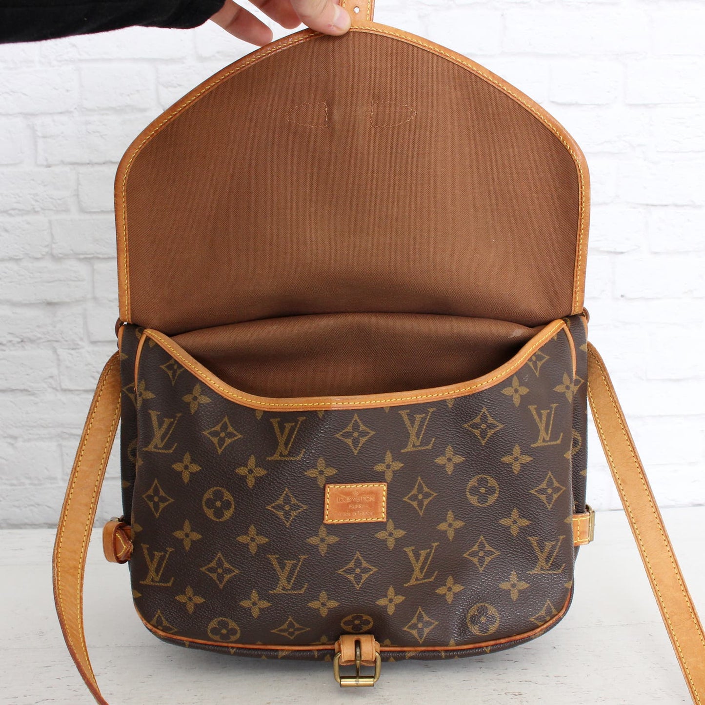 Louis Vuitton Saumur 30 Monogram Crossbody & Shoulder