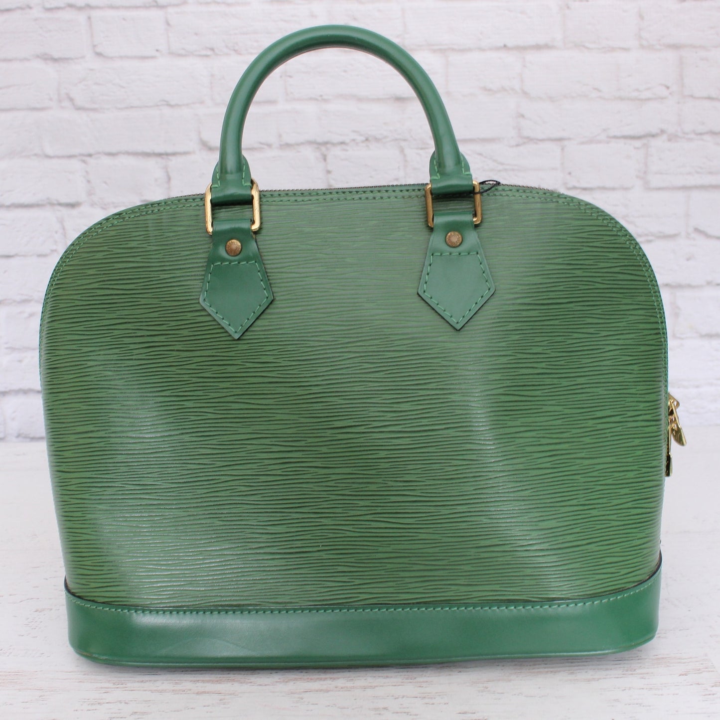 Louis Vuitton Alma MM Green Epi Satchel Leather Handbag Bag Tote Purse A5064