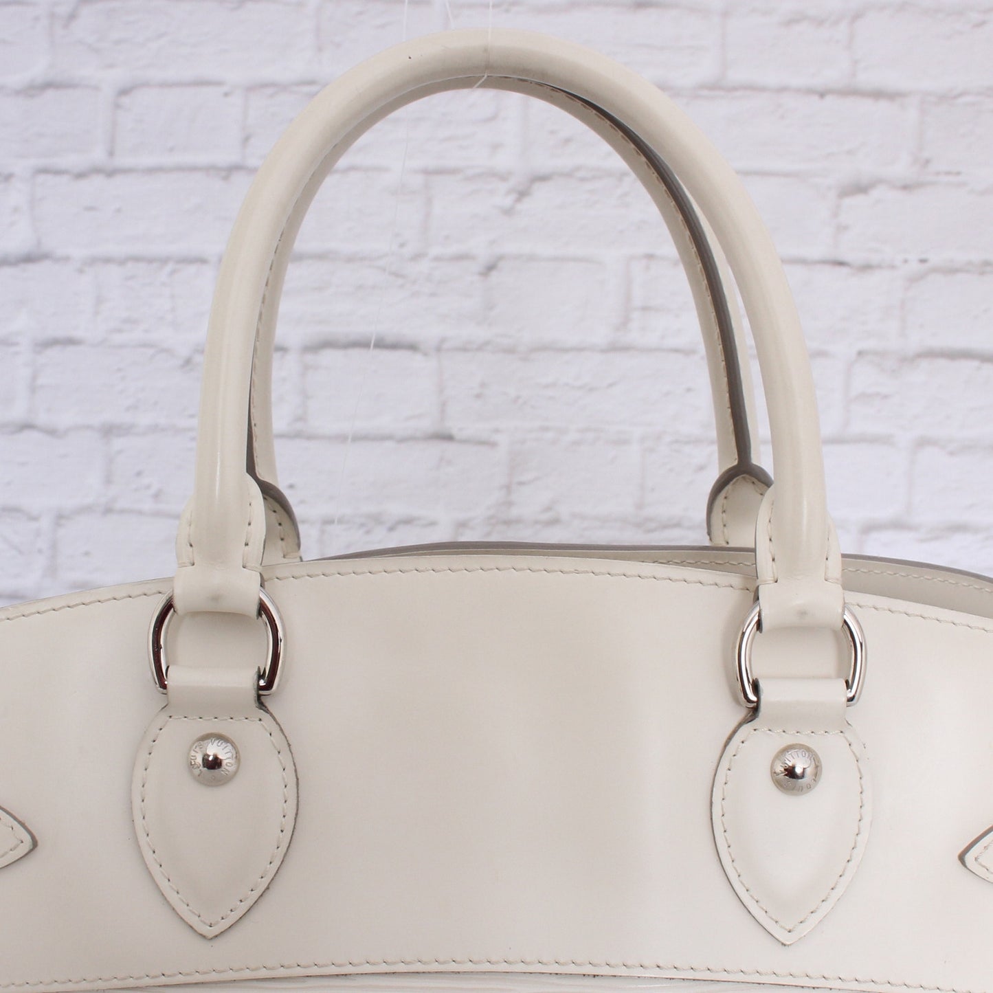 Louis Vuitton Passy PM White Epi Satchel Handbag Purse Tote LV Bag Zip