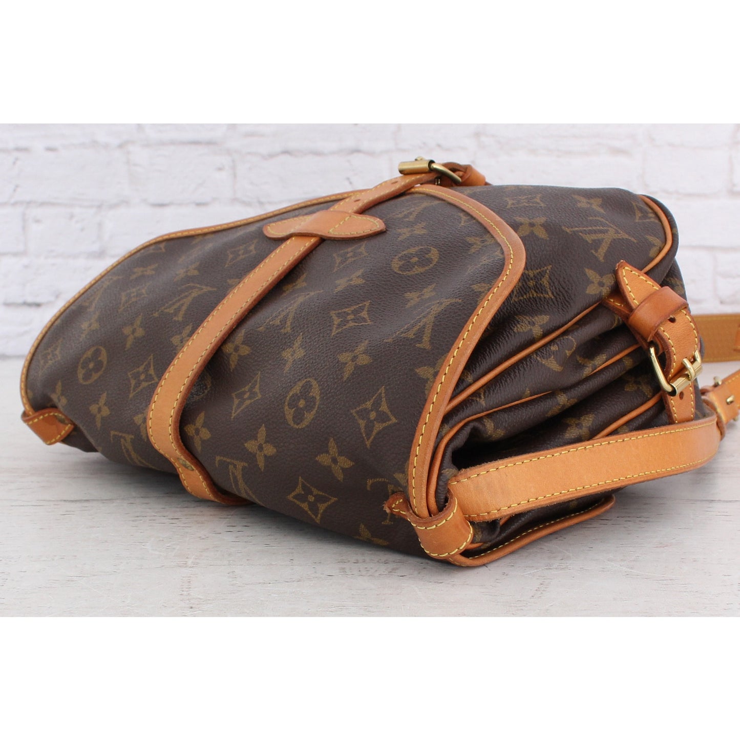 Louis Vuitton Saumur 30 Monogram Crossbody & Shoulder Messenger Brown