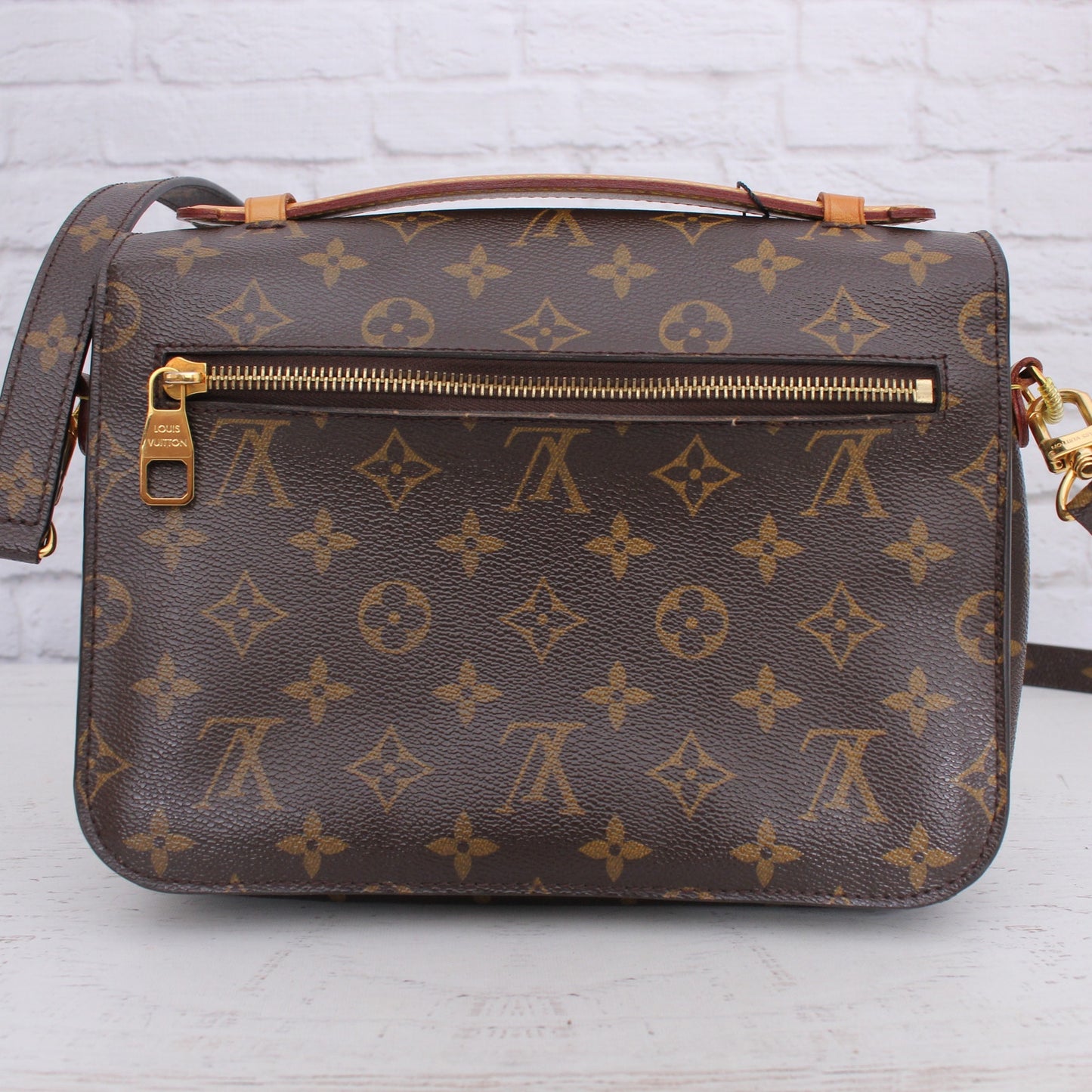 Louis Vuitton Pochette Metis Monogram Crossbody Shoulder Purse Handbag A5125