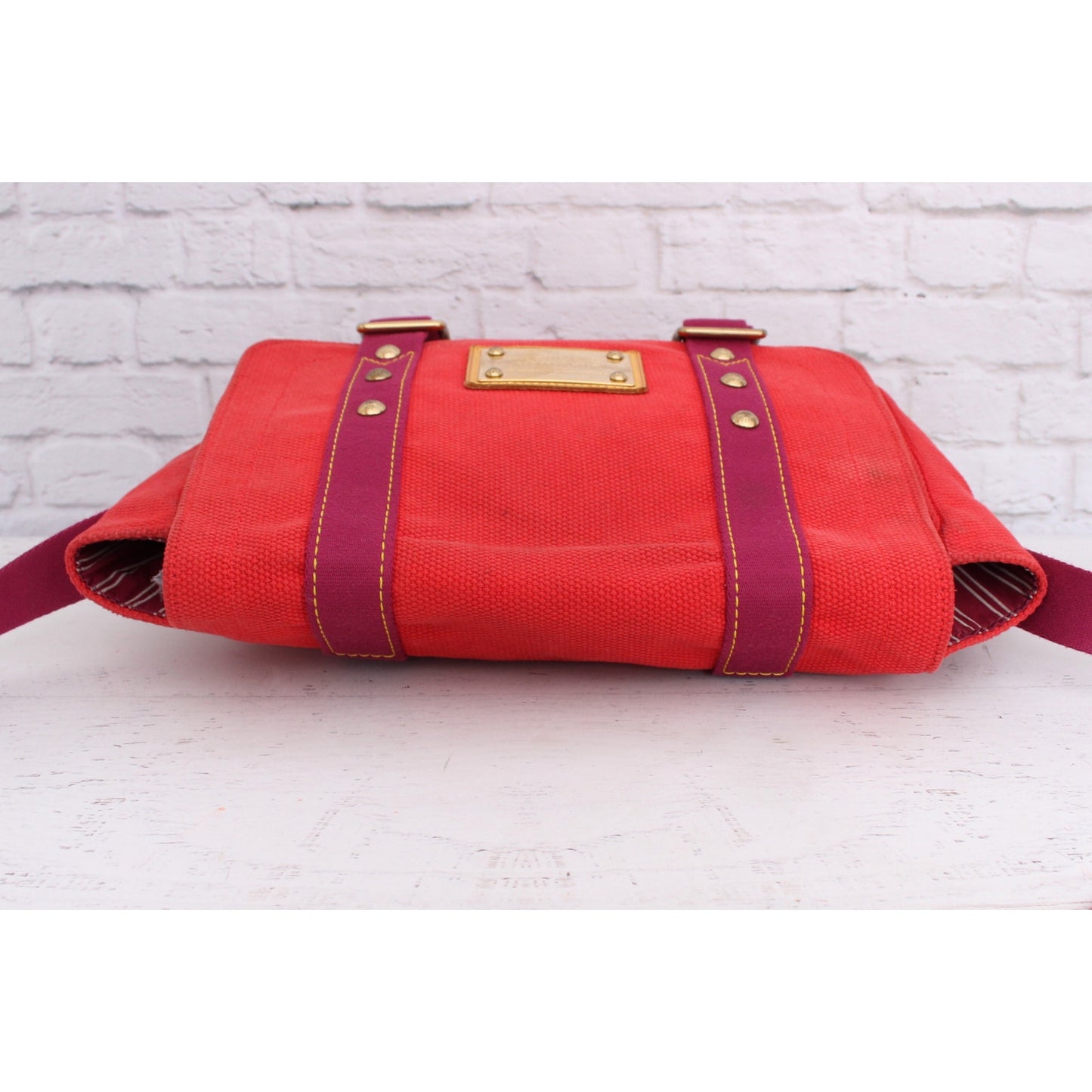 Louis Vuitton Besace PM Red Antigua Crossbody Purse Messenger Purse A3462