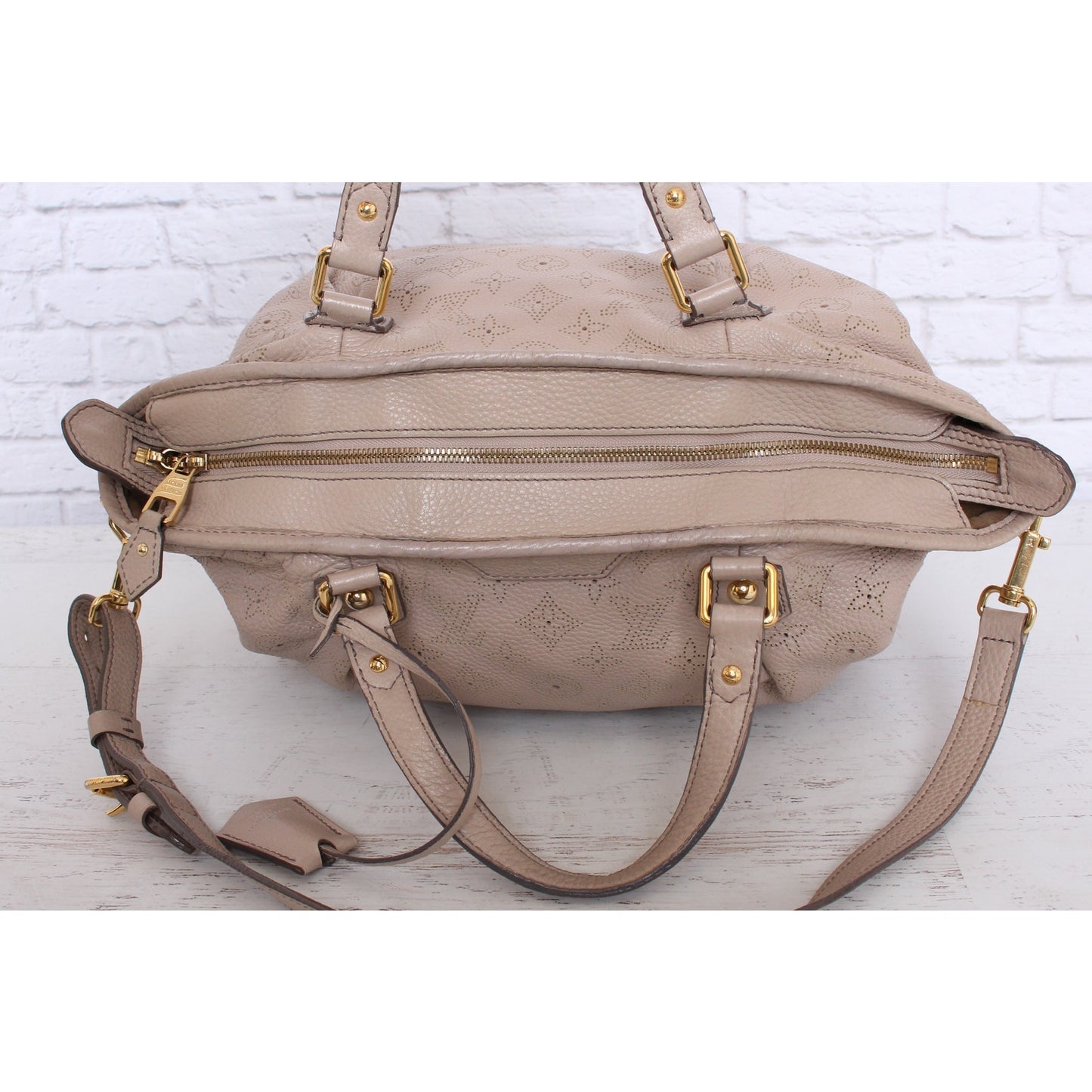 Louis Vuitton Stella PM Gray Mahina Satchel Shoulder Handbag Purse Leather A3967