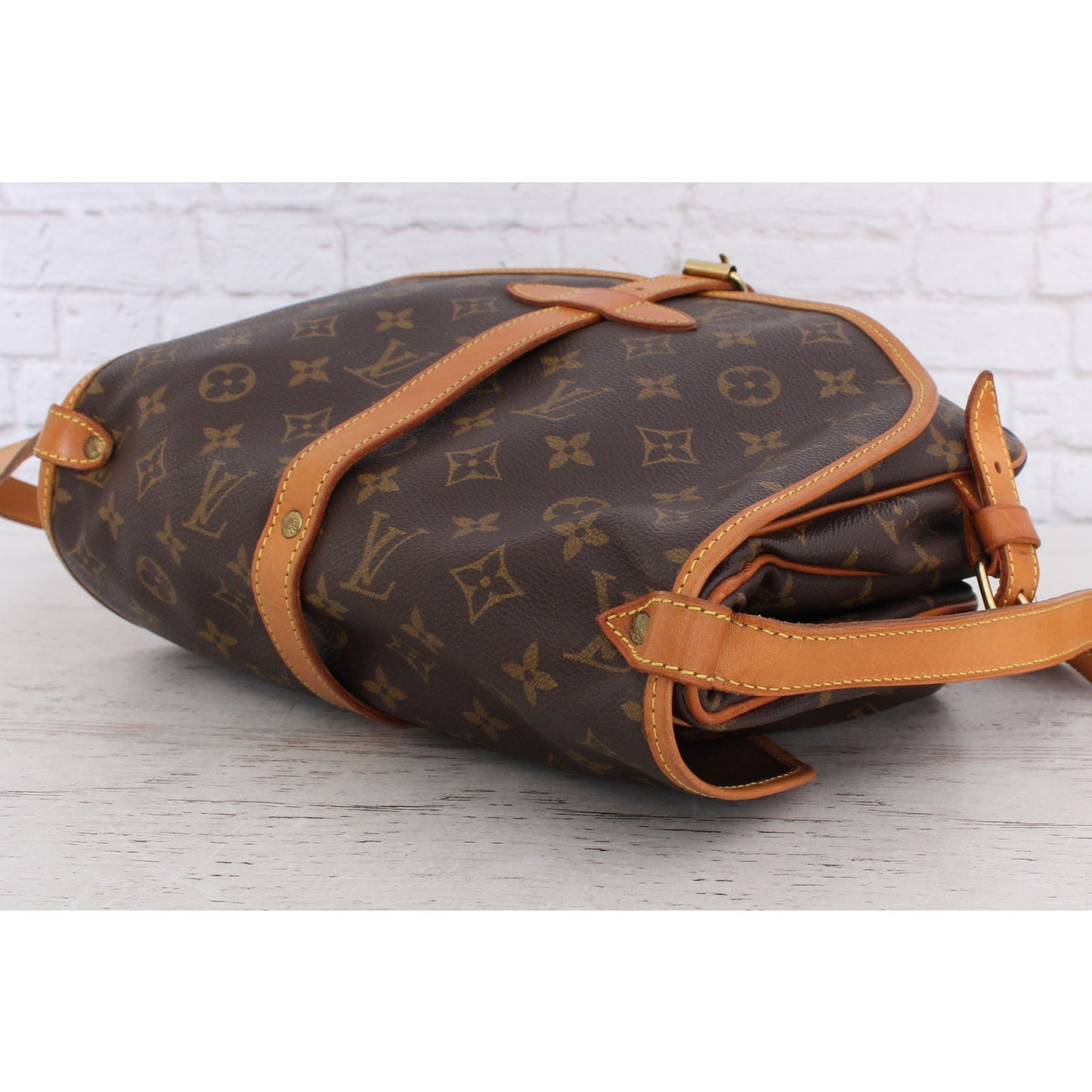 Louis Vuitton Saumur 30 Monogram Crossbody & Shoulder Messenger Brown