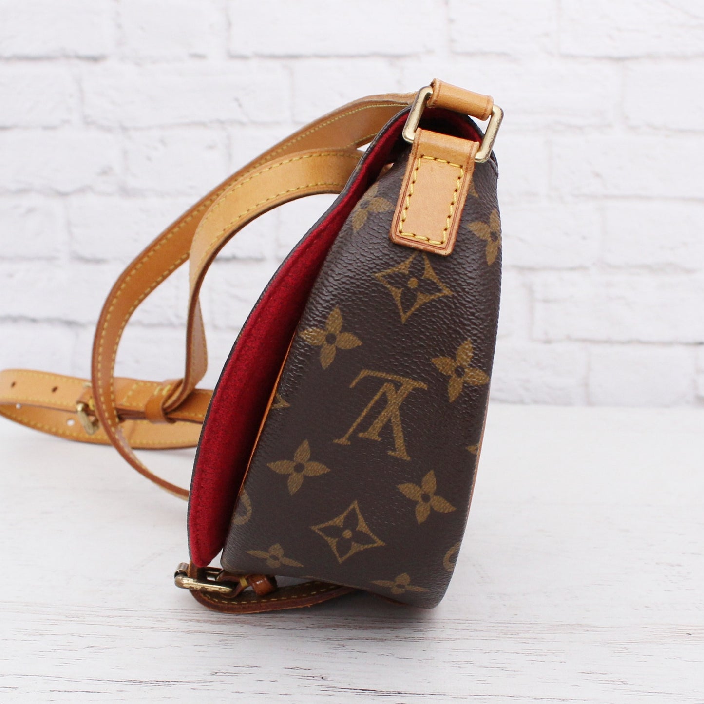 Louis Vuitton Tambourine Monogram Crossbody Shoulder Handbag Brown Leather A5650