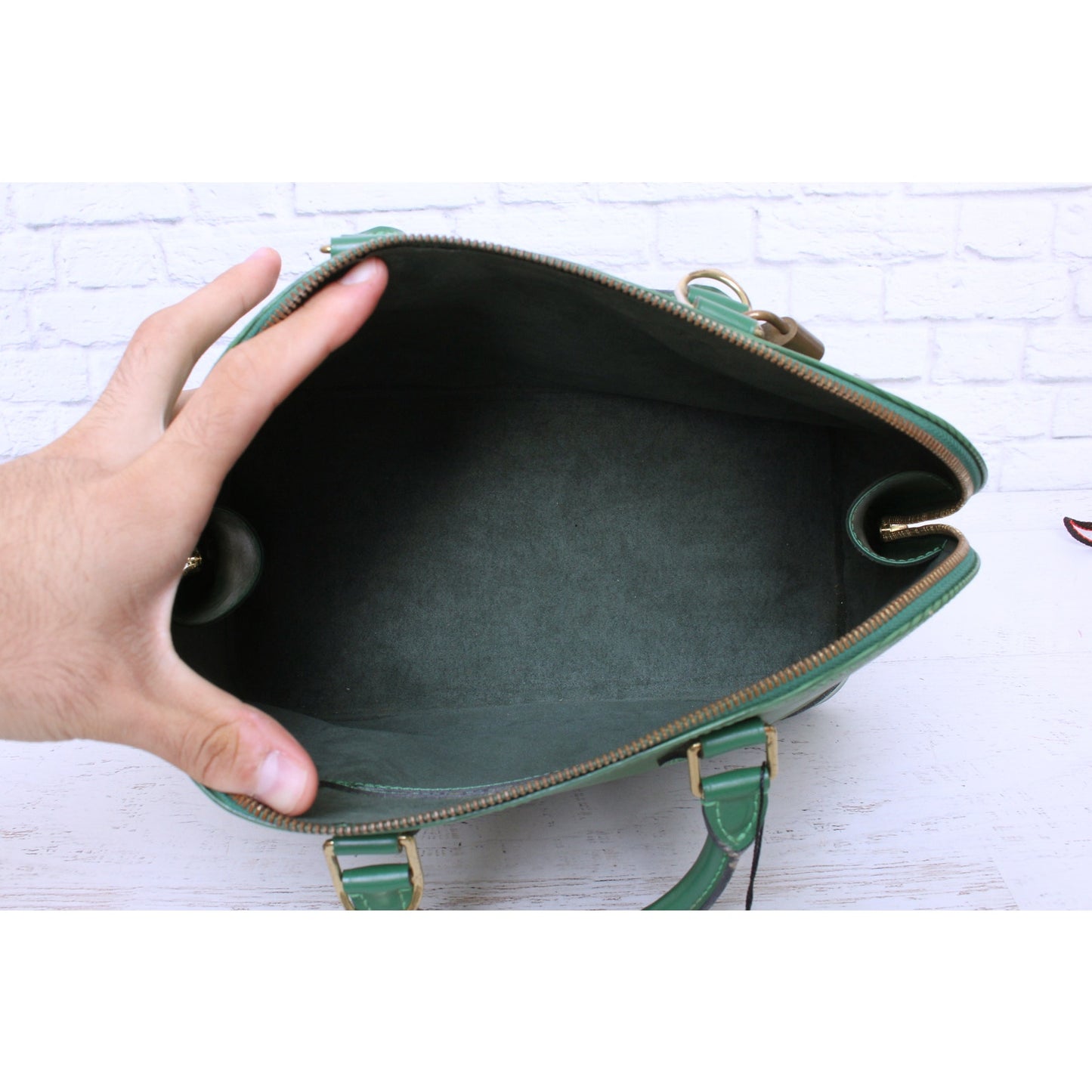 Louis Vuitton Alma MM Green Epi Satchel Leather Handbag Bag Tote Purse A5064