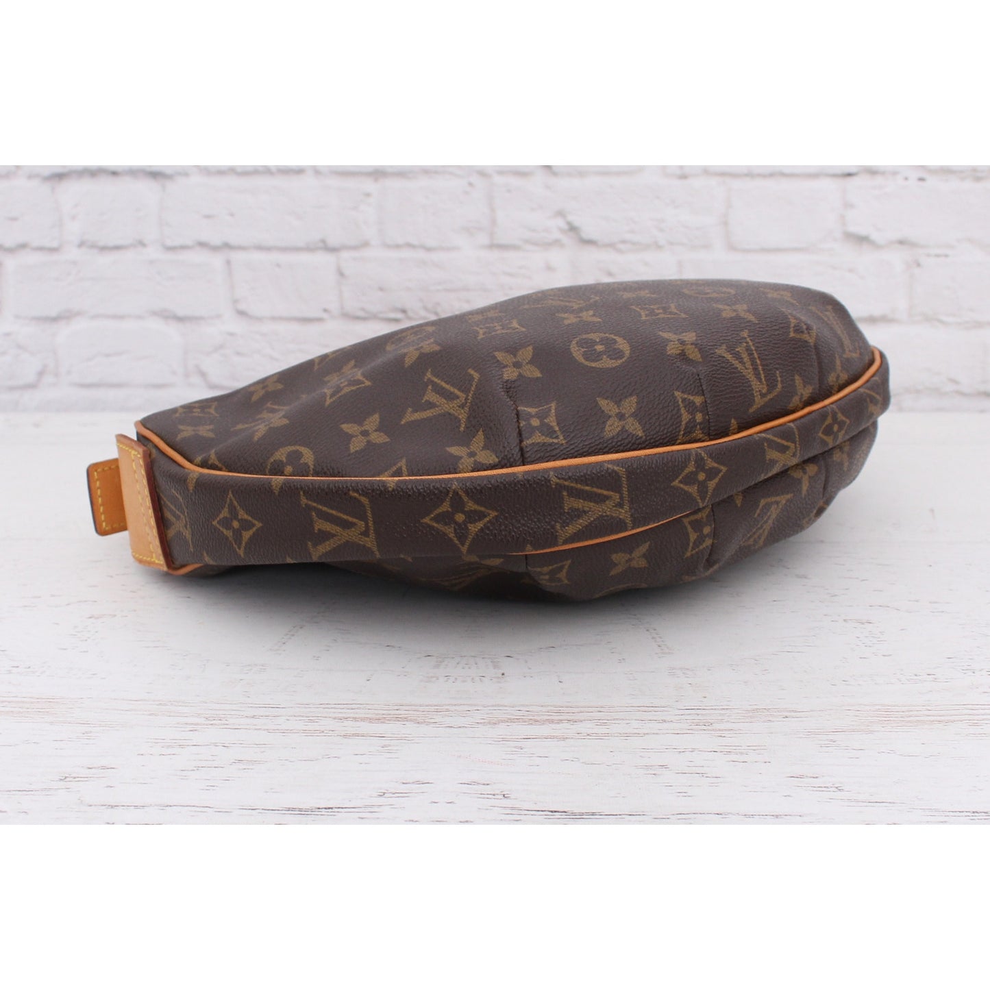 Louis Vuitton Croissant MM Monogram Crescent Shoulder Bag Purse Moon Hobo A4643