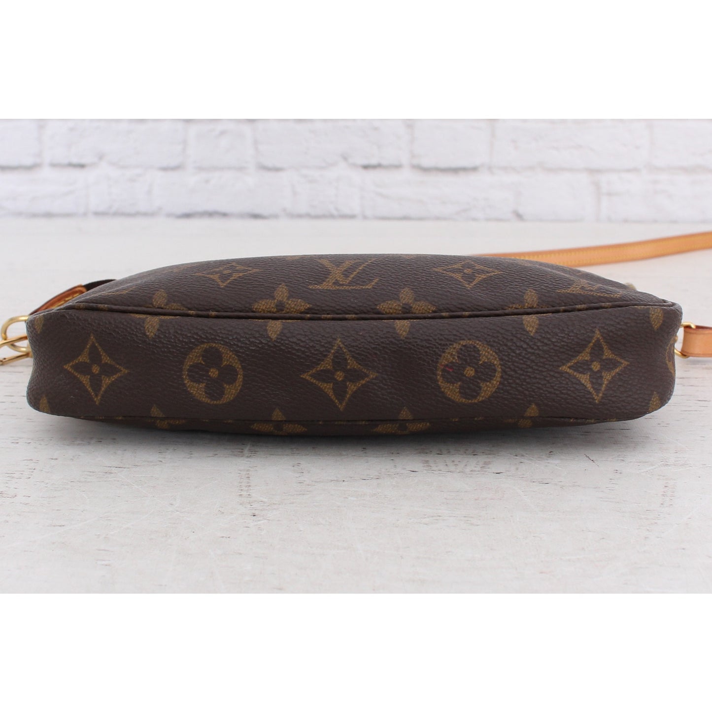 Louis Vuitton Pochette Accessoires Monogram Crossbody & Shoulder Clutch