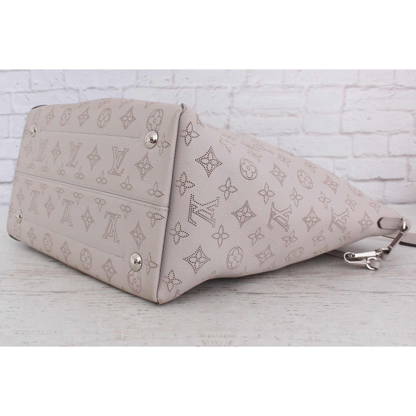 Louis Vuitton Hina MM with Pouch Gray Mahina Shoulder Bag