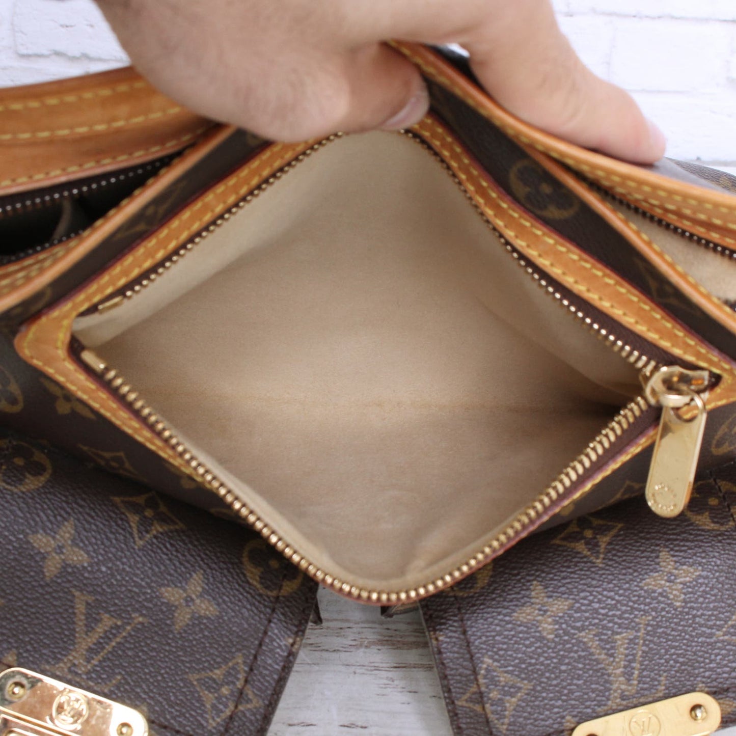 Louis Vuitton Hudson GM Monogram