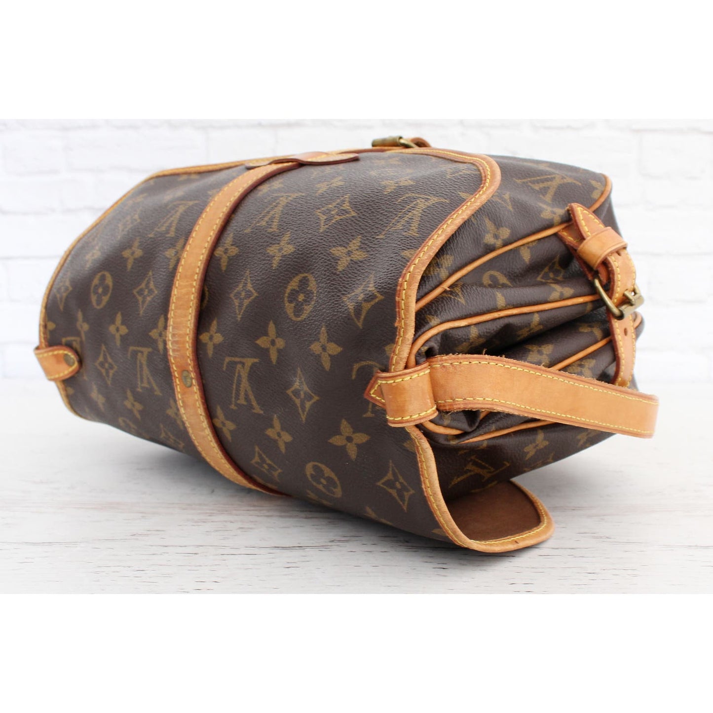 Louis Vuitton Saumur 30 Monogram Crossbody & Shoulder