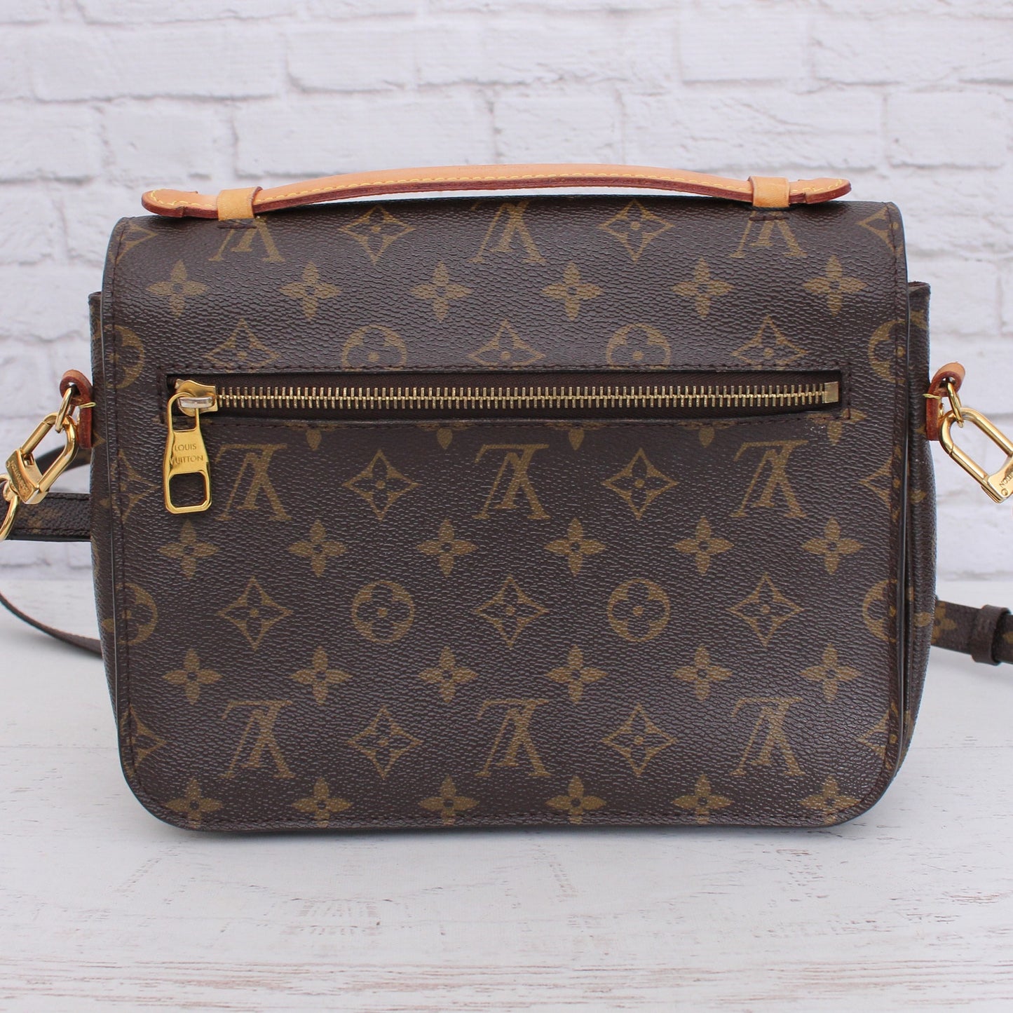 Louis Vuitton Pochette Metis Monogram Crossbody Shoulder Purse Handbag A5124