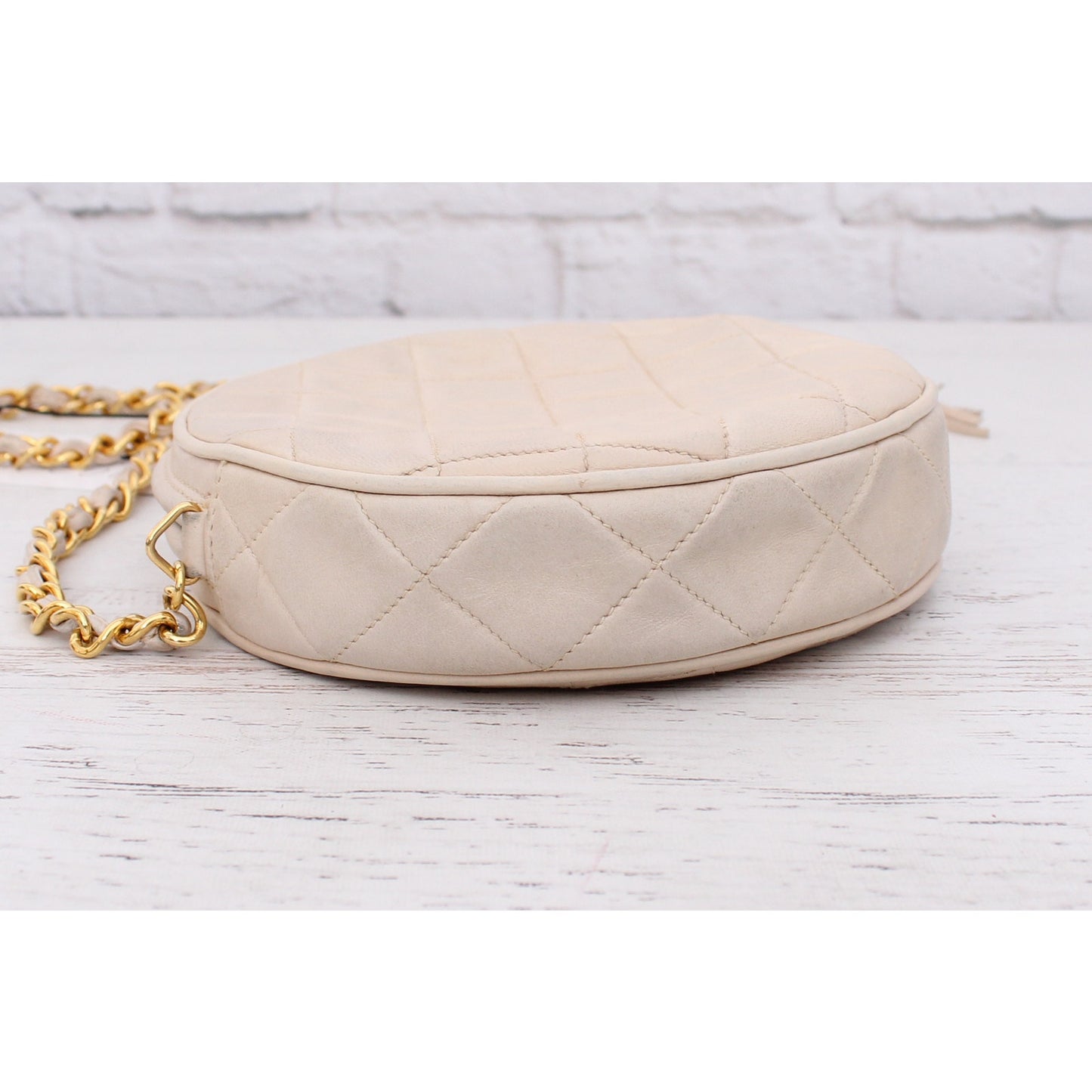 Chanel Round White Lambskin Leather Shoulder Bag Handbag Purse Gold A4934