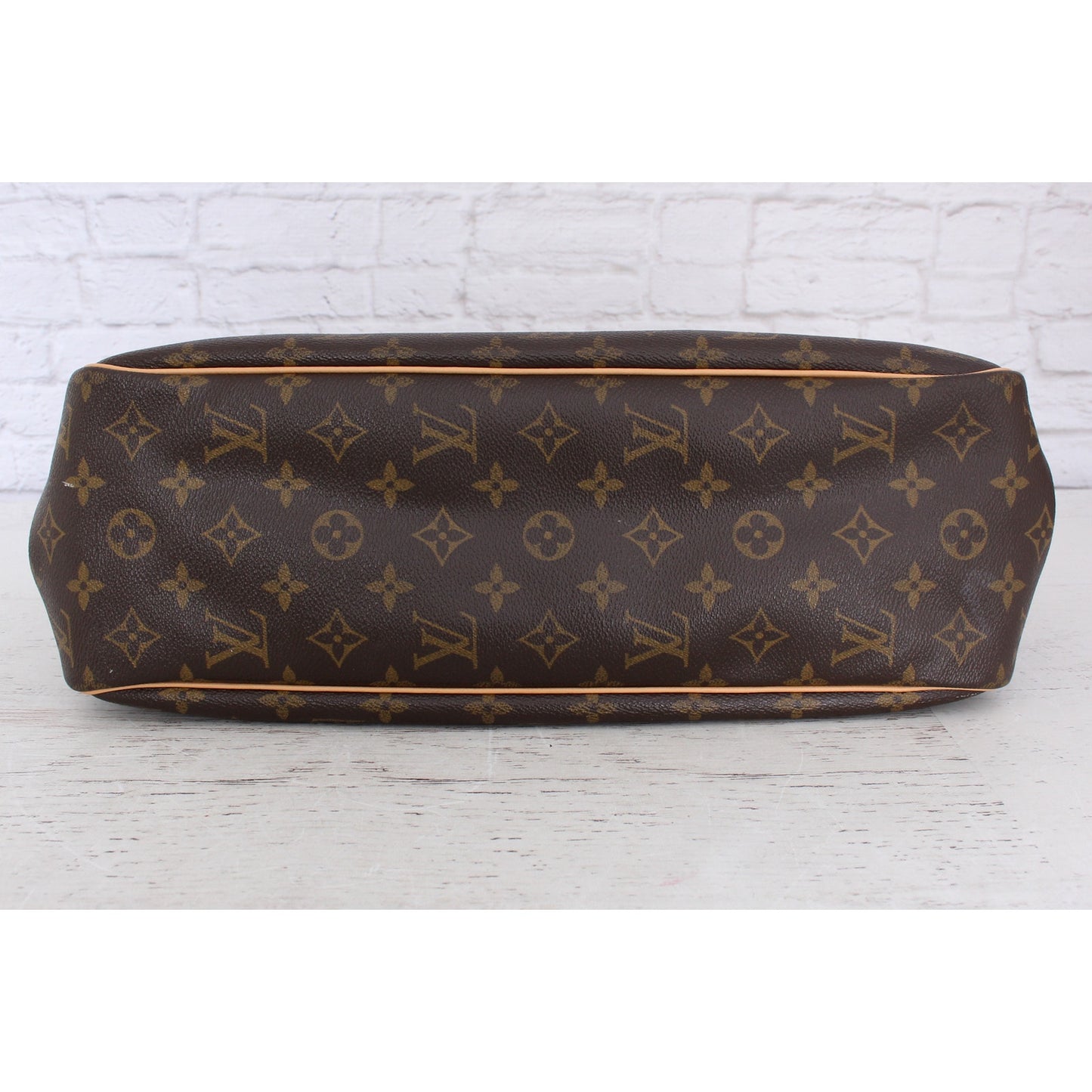 Louis Vuitton Batignolles Horizontal Monogram Shoulder Purse Leather