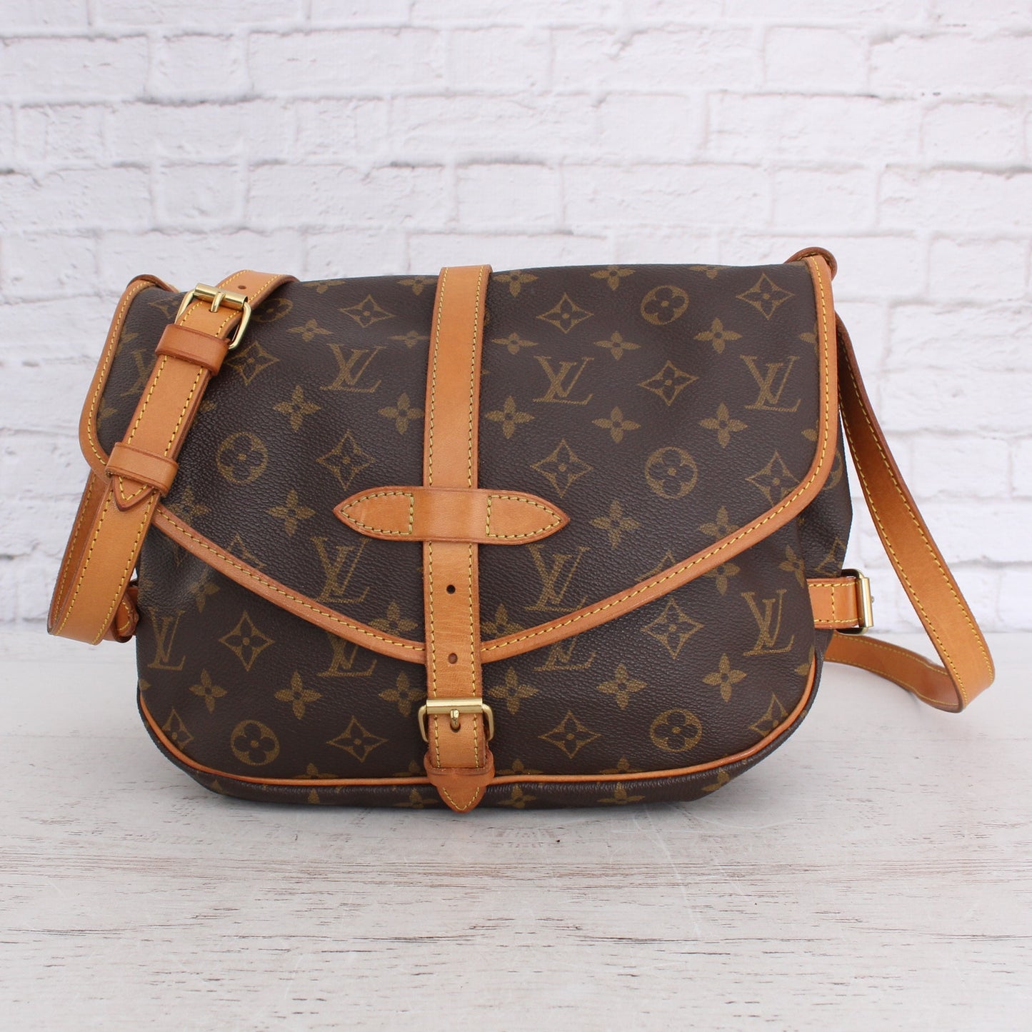 Louis Vuitton Saumur 30 Monogram Crossbody & Shoulder Messenger Brown