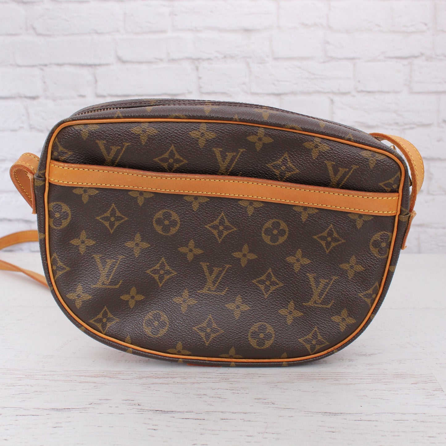 Louis Vuitton Jeune Fille MM Crossbody Purse Messenger Monogram Leather A5016