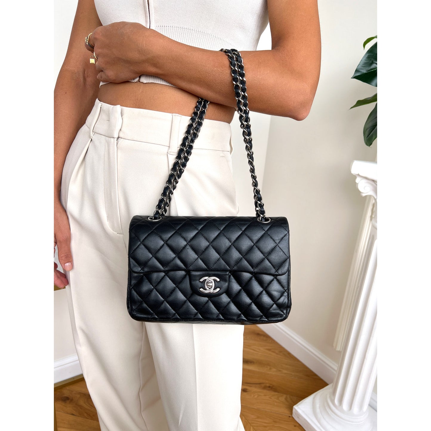 Chanel Lambskin Black Classic Double Flap Medium Quilted Bag B0735