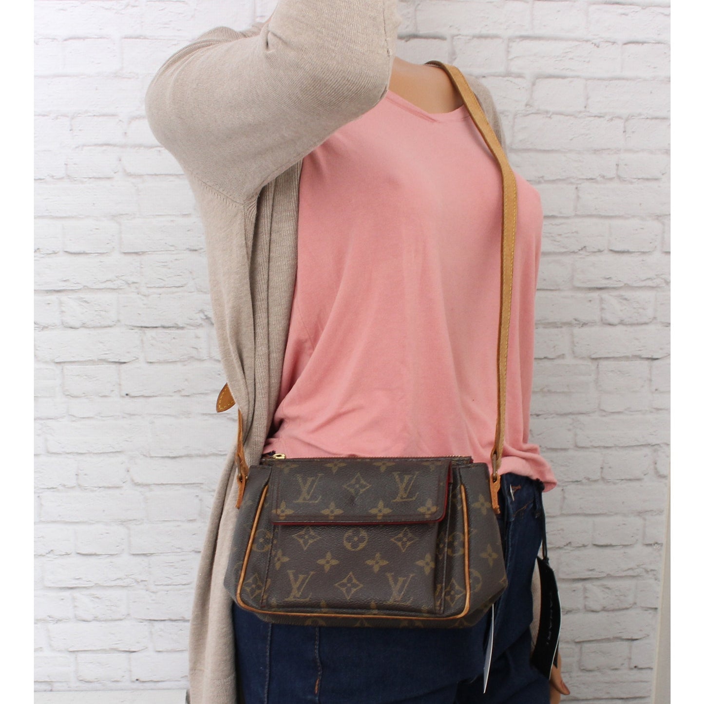Louis Vuitton Viva Cite PM Small Crossbody & Shoulder Leather Red Purse A4573