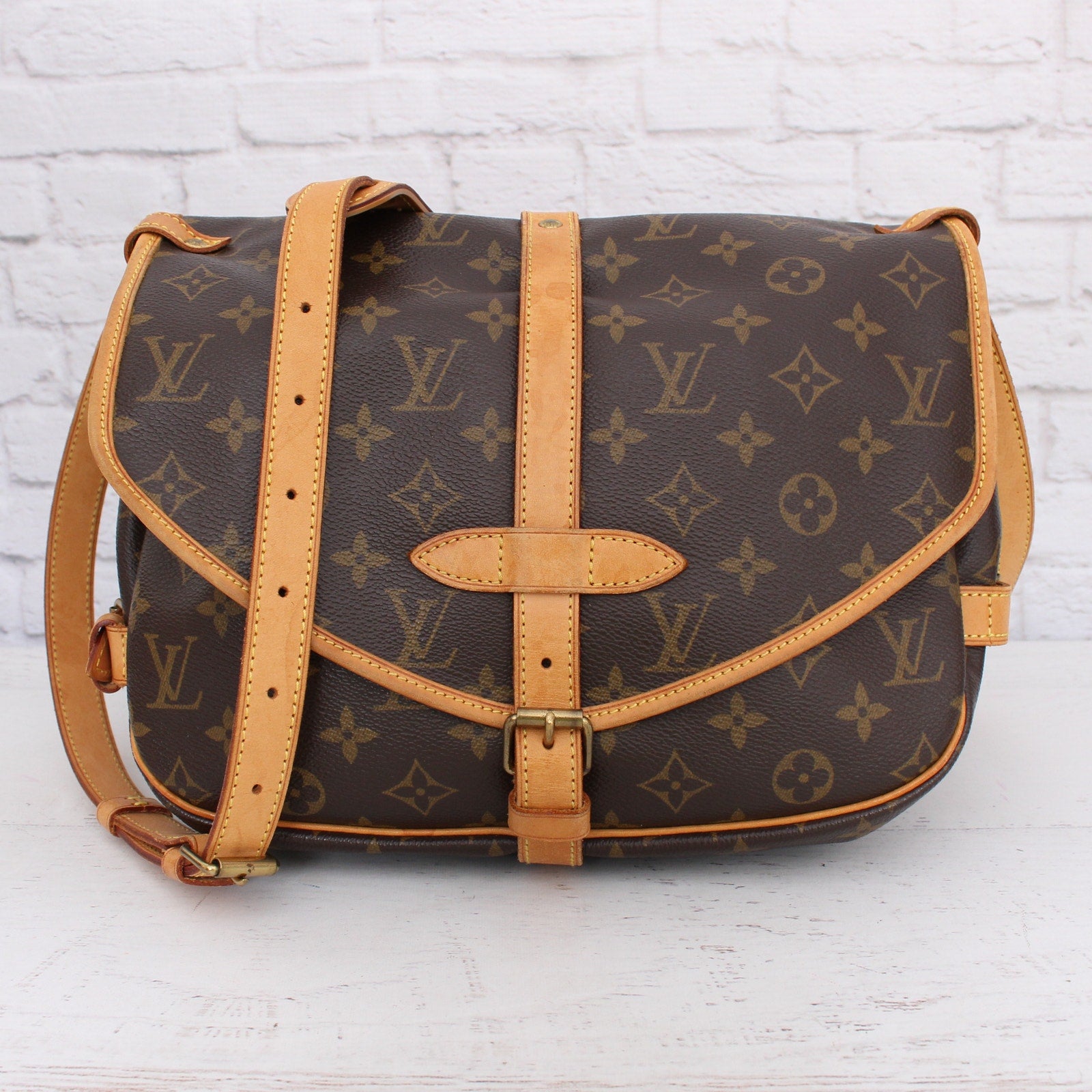 Louis Vuitton Saumur 30 Monogram Crossbody & Shoulder Bag Messenger Brown A4061