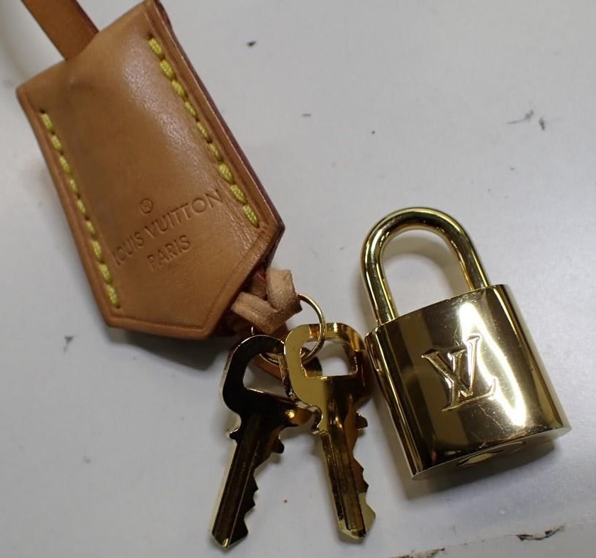 Louis Vuitton Montaigne BB Monogram with strap, lock, keys, charm