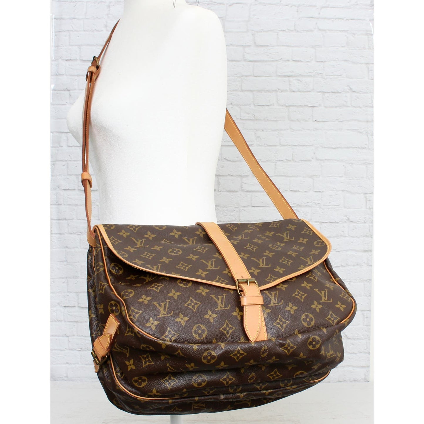 Louis Vuitton Saumur 35 Monogram Crossbody