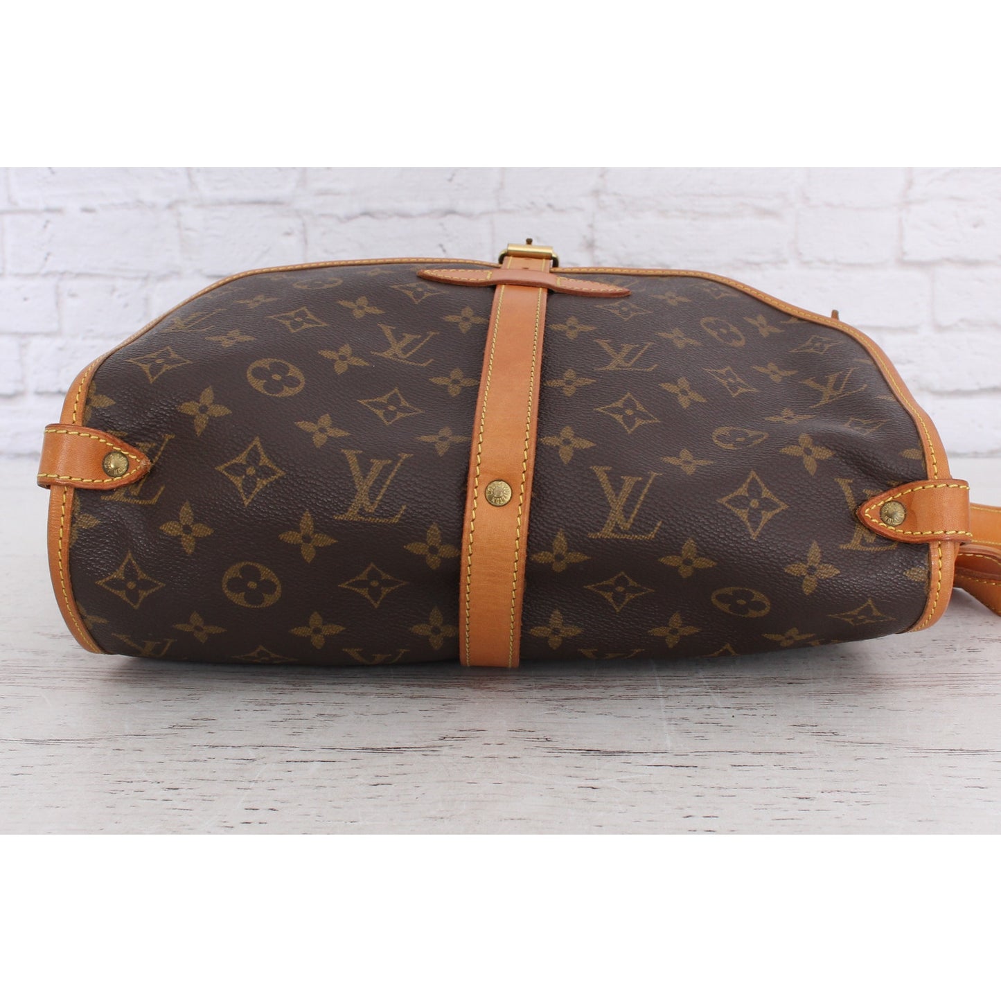 Louis Vuitton Saumur 30 Monogram Crossbody & Shoulder Messenger Brown