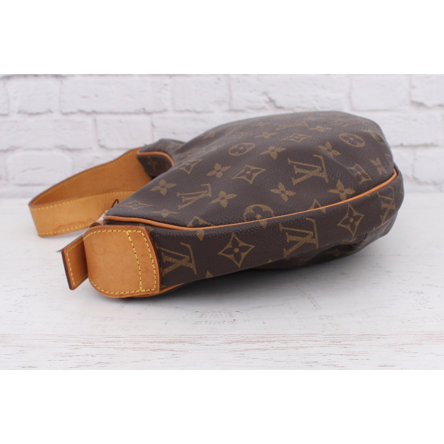 Louis Vuitton Croissant MM Monogram Crescent Shoulder Bag Purse Moon Hobo A4643
