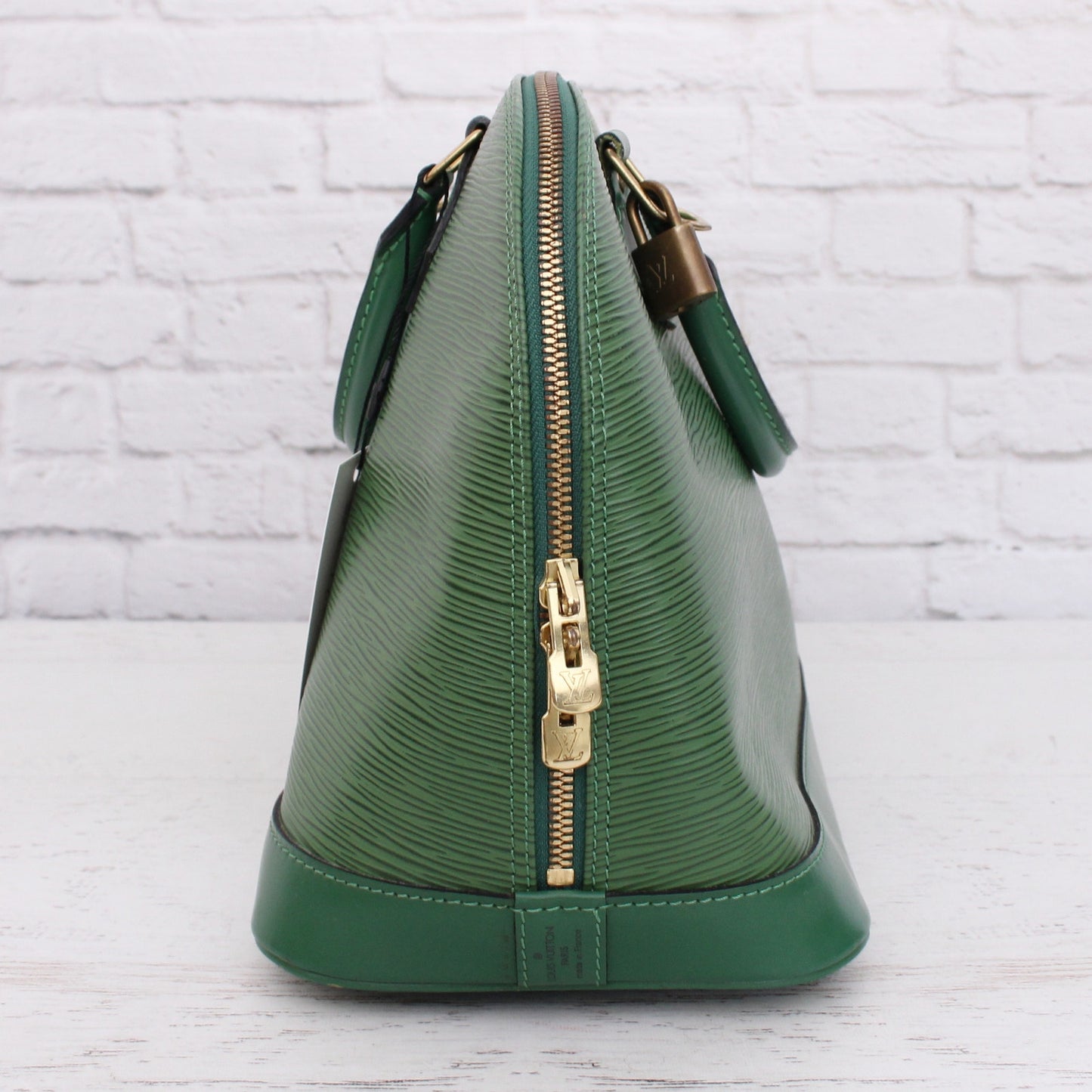 Louis Vuitton Alma MM Green Epi Satchel Leather Handbag Bag Tote Purse A5064