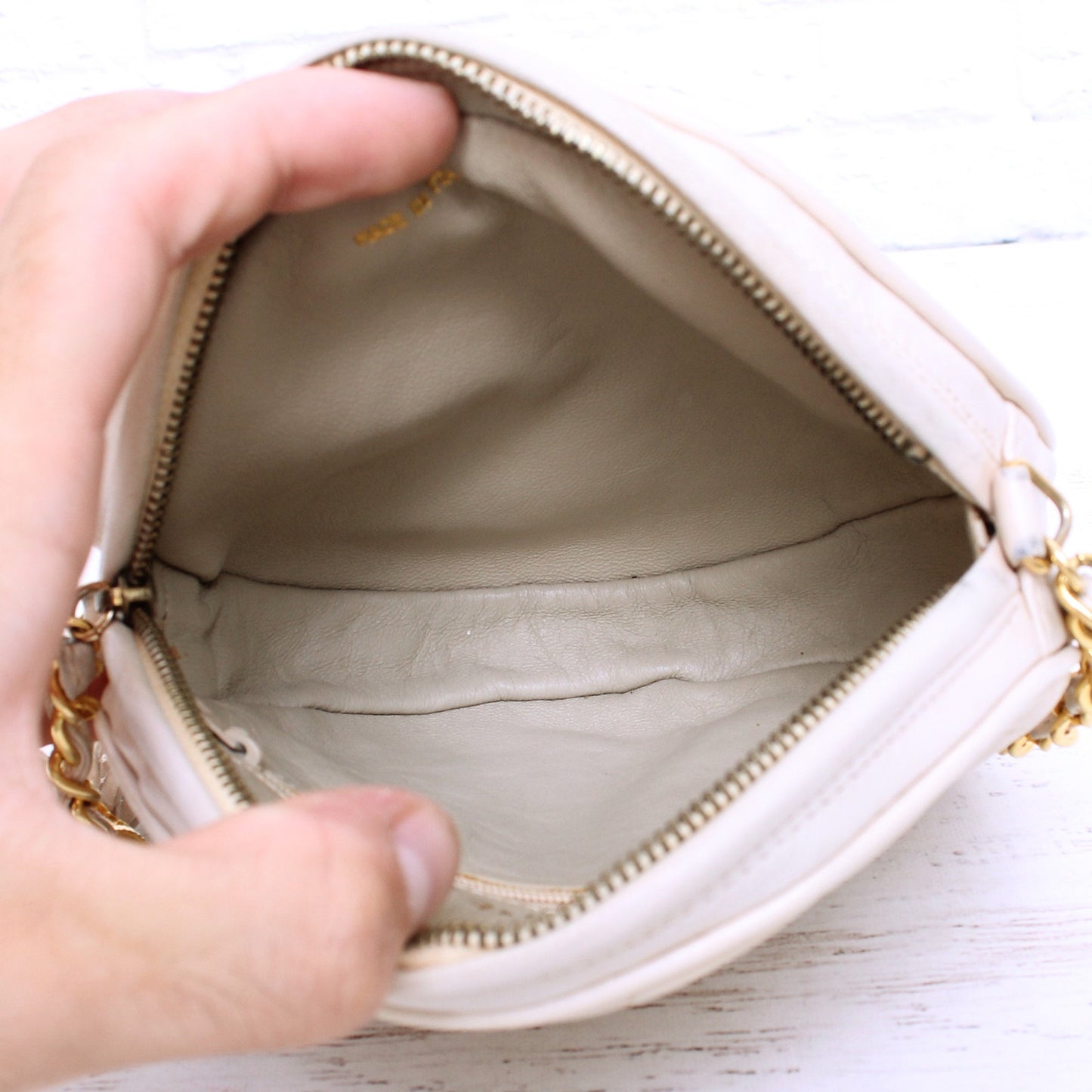 Chanel Round White Lambskin Leather Shoulder Bag Handbag Purse Gold A4934